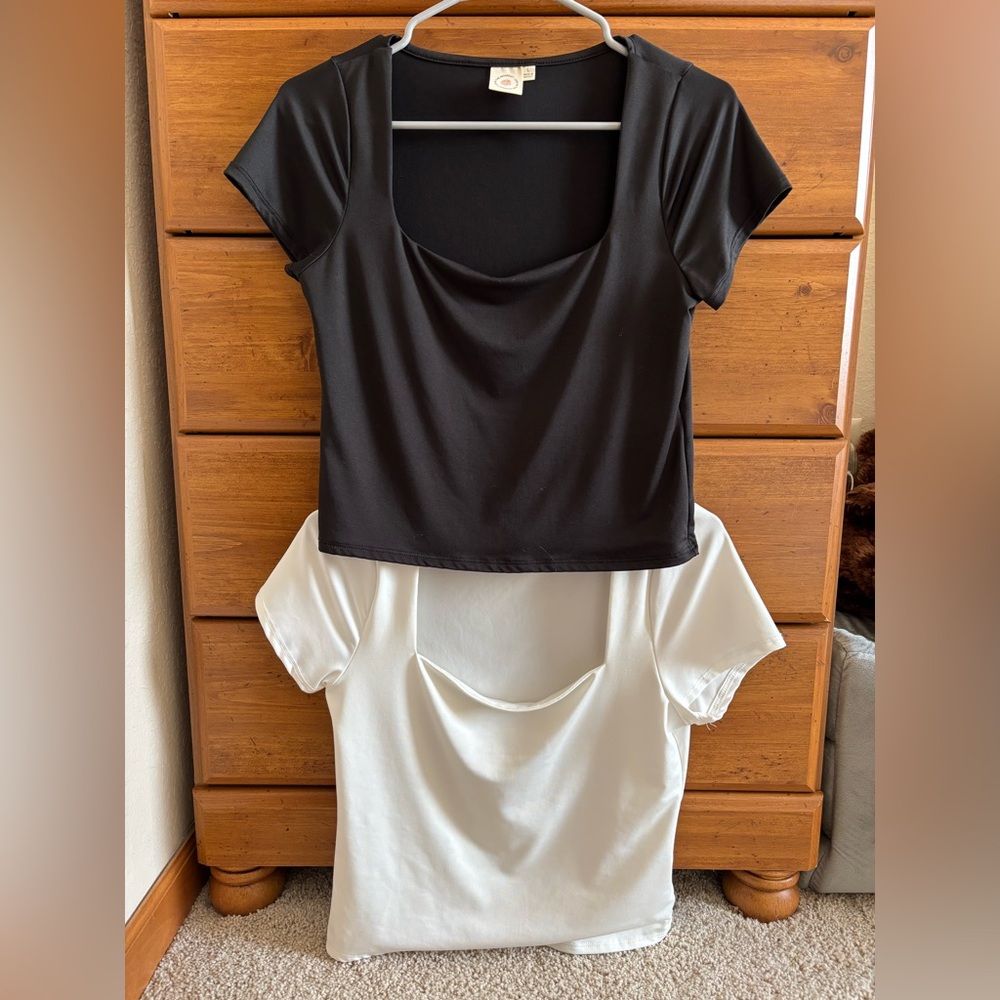 Short sleeve tops